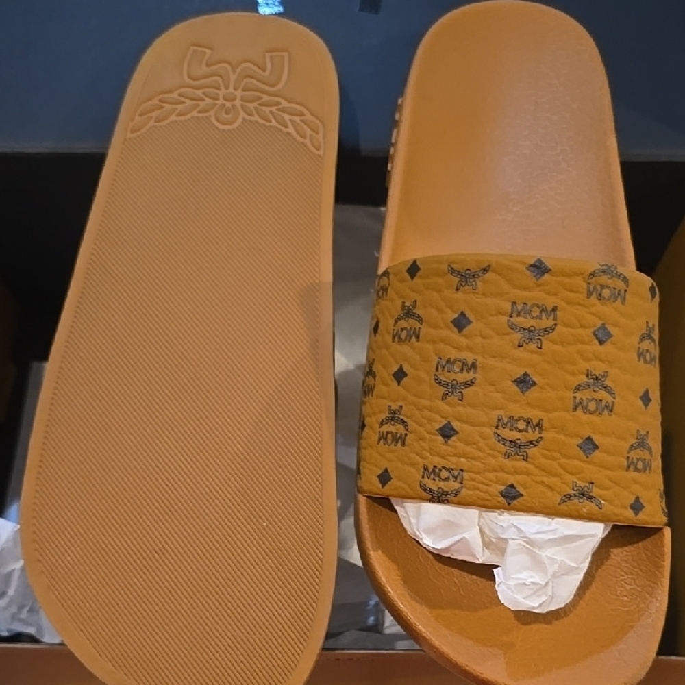 MCM Vibrant Orange Logo Slides - Picture 2 of 4